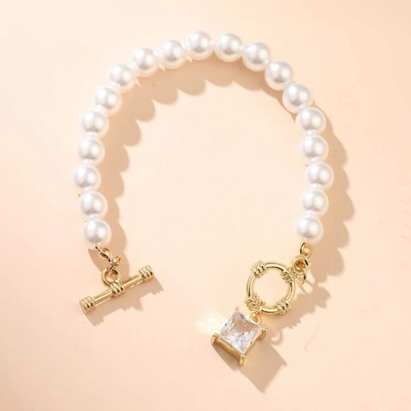 NEW Gorgeous Faux Pearl Beaded Bracelet - Picture 2 of 3